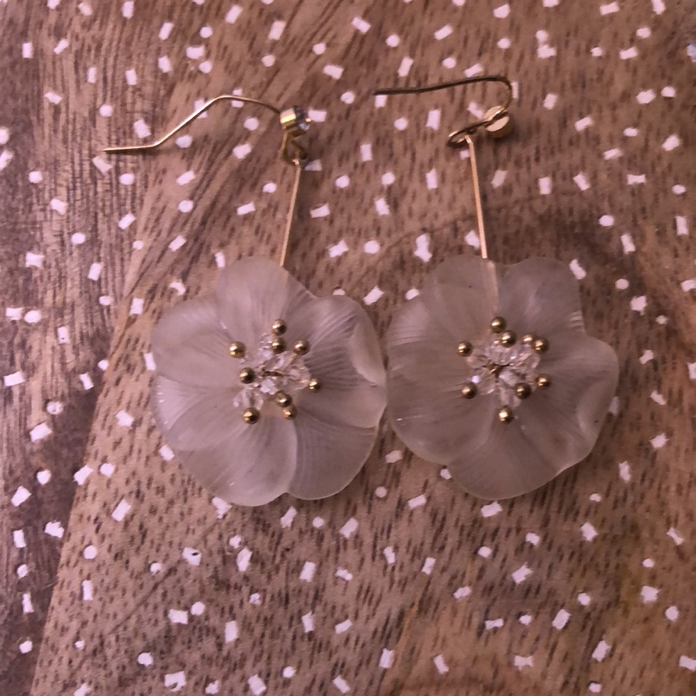 floral earrings